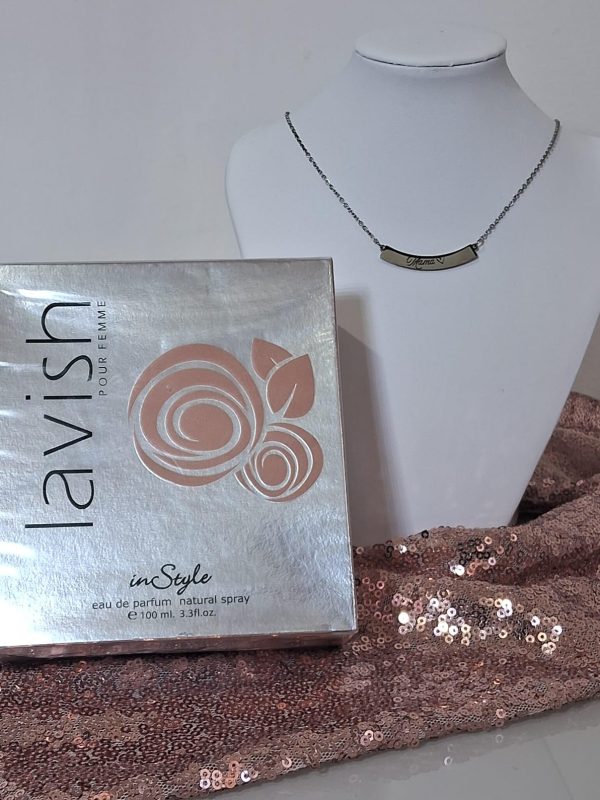 2 CAJA CON PERFUME LAVISH Y COLLAR GRAVADO MAMÁ